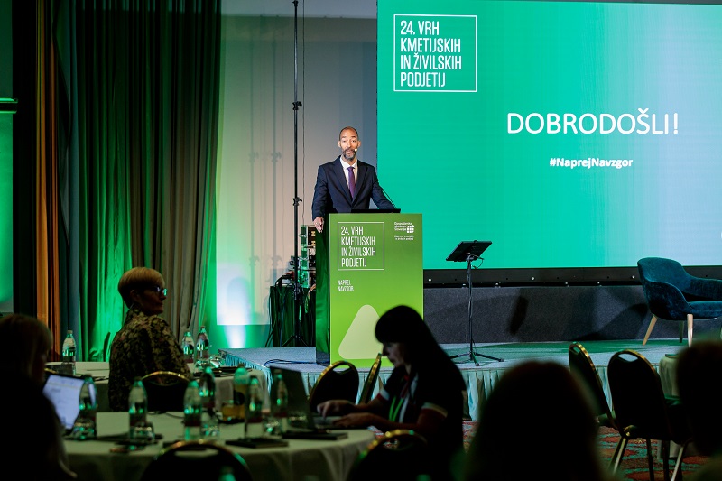 Seku M. Condé kot moderator poslovne konference
