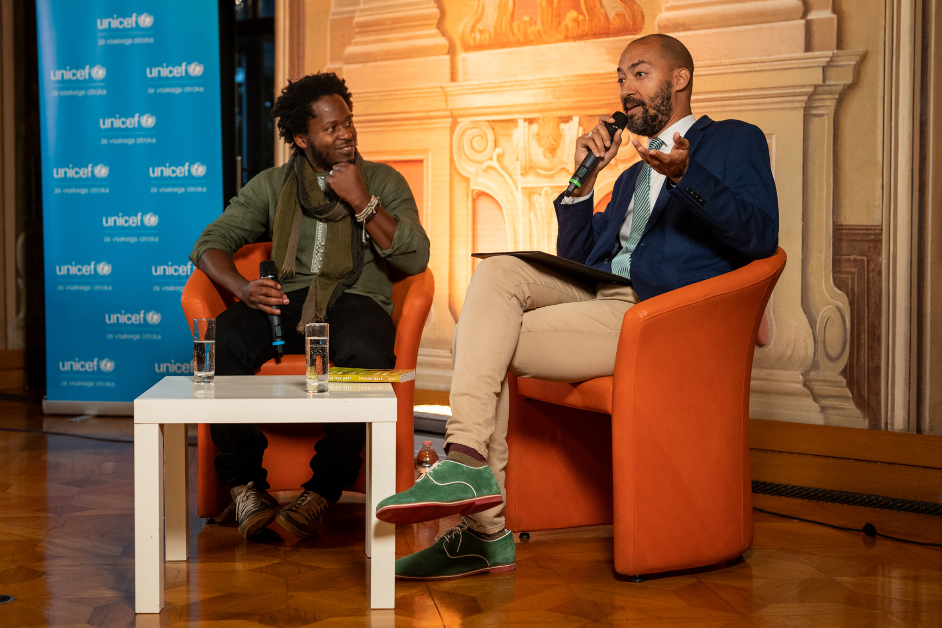 Seku M. Condé kot moderator pogovora na dogodku UNICEF